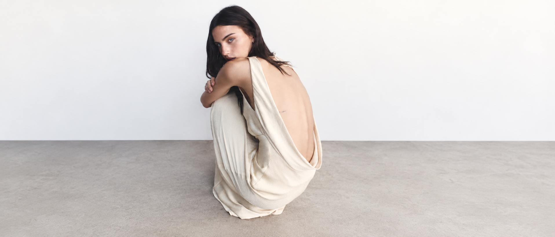 Considered details in women's fashion